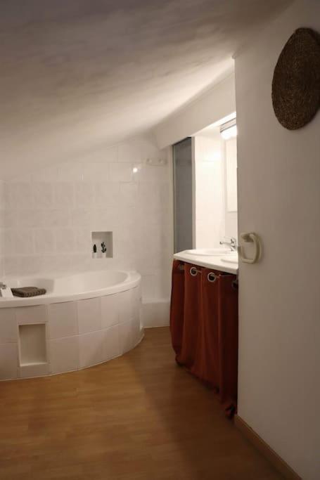 Entre Uzes Et Le Pont-du-gard Le Logis D'autrefois Appartement *